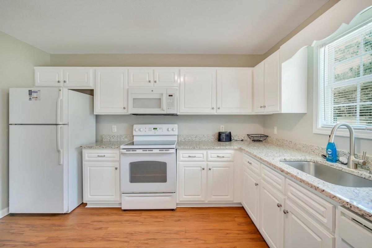 Charming Gray Home- 5 Mins From Gsu! Statesboro Εξωτερικό φωτογραφία