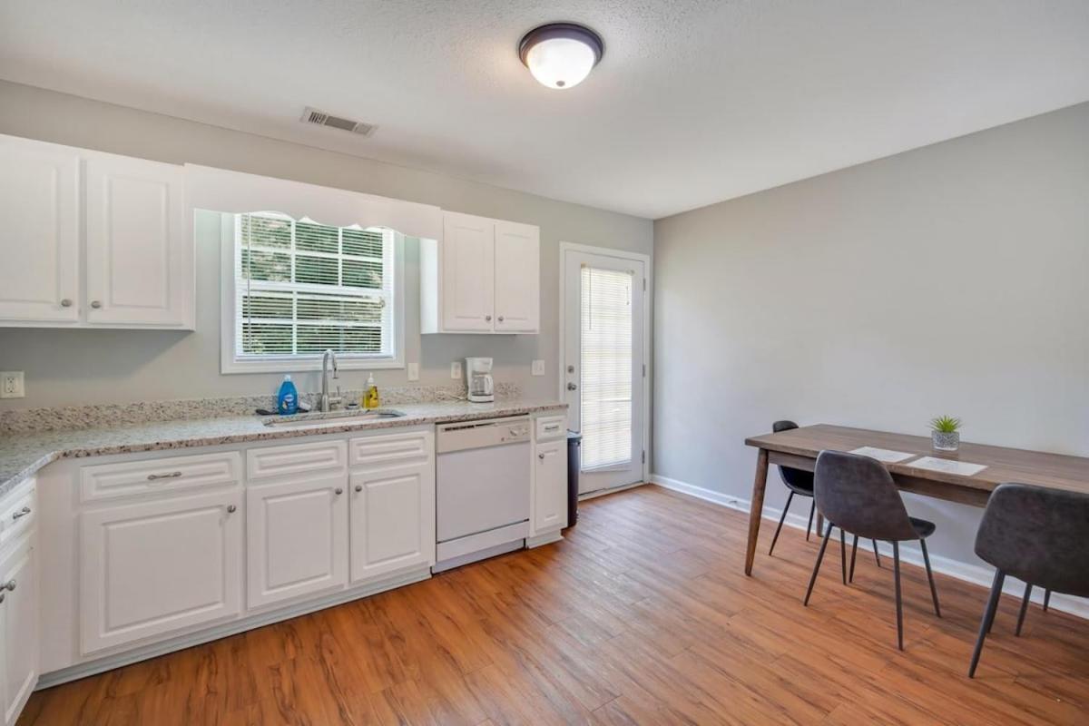 Charming Gray Home- 5 Mins From Gsu! Statesboro Εξωτερικό φωτογραφία