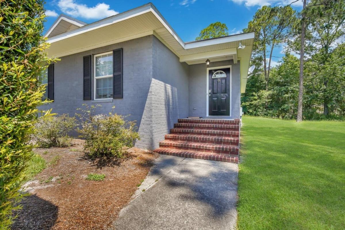 Charming Gray Home- 5 Mins From Gsu! Statesboro Εξωτερικό φωτογραφία