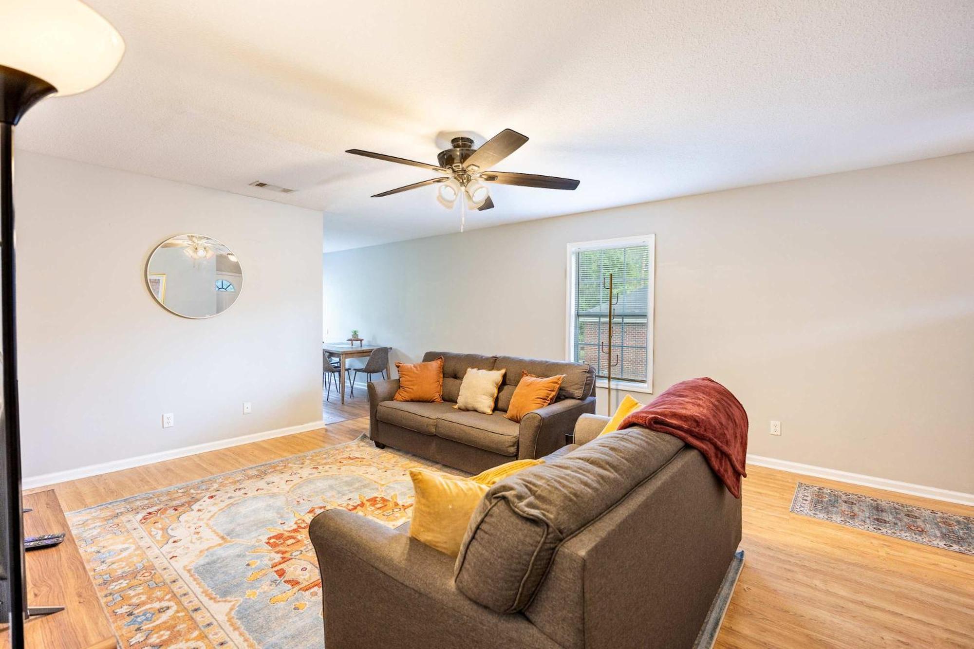 Charming Gray Home- 5 Mins From Gsu! Statesboro Εξωτερικό φωτογραφία