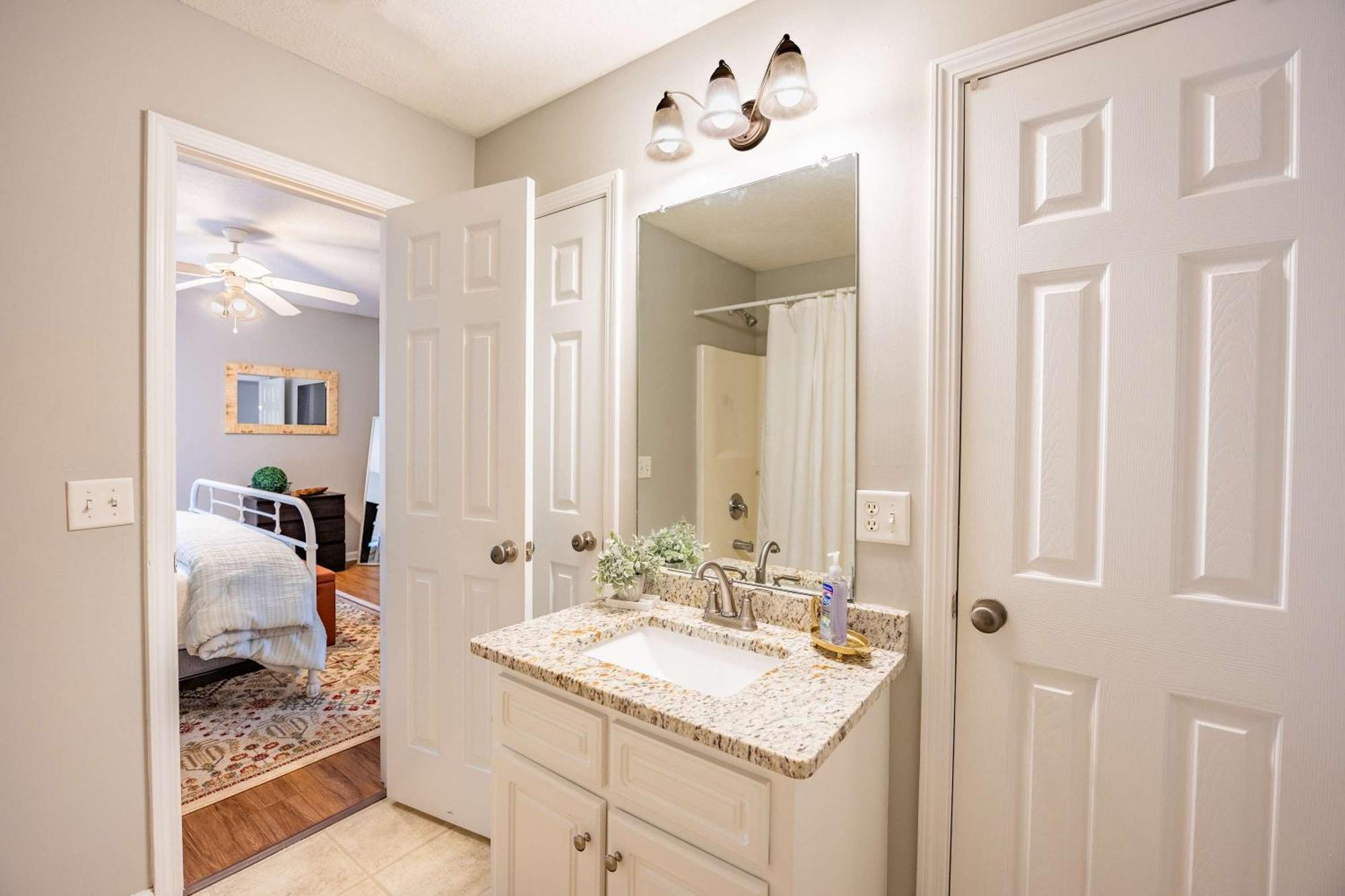 Charming Gray Home- 5 Mins From Gsu! Statesboro Εξωτερικό φωτογραφία
